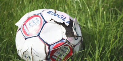 engelsk fodbold i græs